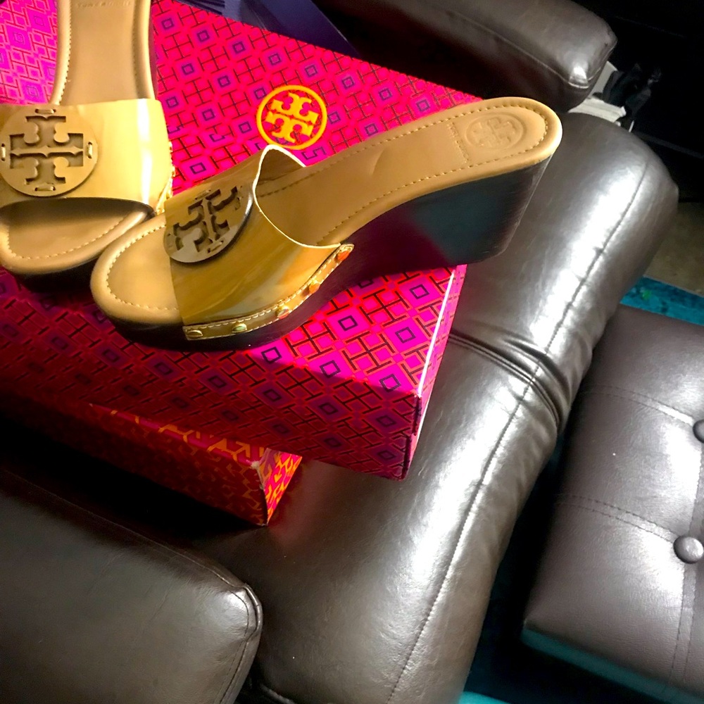 Tory perch authentic wedgy